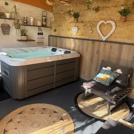 Mas Des Bomes Et Bed & Breakfast Merindol